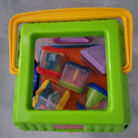 Fisher Price Peek A Blocks Shape Sorter 2003 Musical Baby Toy with 4 Sha… - Picture 6 of 8